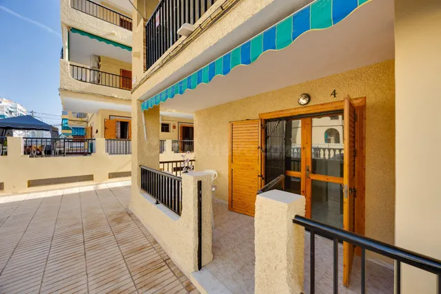 Apartamento de 1 dormitorio con plaza de garaje y piscina comunitaria en La Mata — 3
