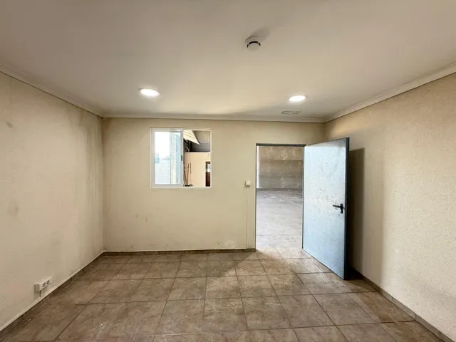 Nave Industrial en Alquiler de 330 m2 + 210 m2 de Patio | 540 m2 de Parcela — 15