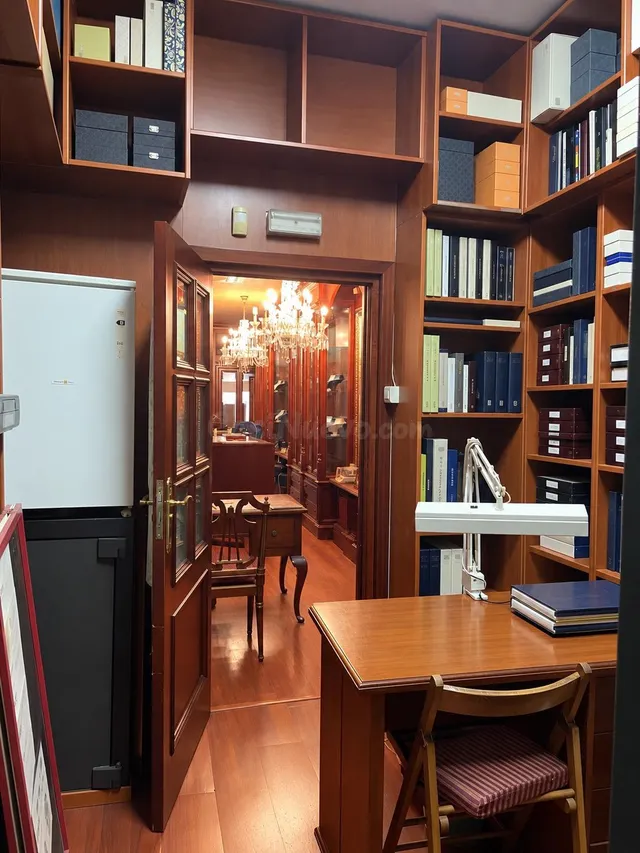 Amplio Local Comercial en el Corazón de Huelva - Oportunidad Única — 5