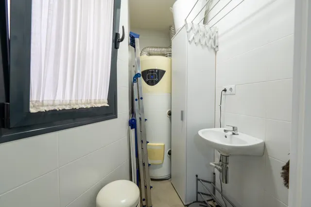 Amplio Piso en Venta en el Corazón de Almería — 38