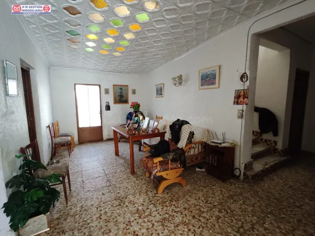 CASA EN ESQUINA PARA REFORMAR SOBRE SOLAR DE 378 METROS - foto 4