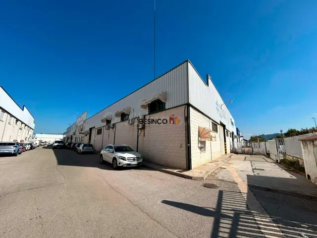 NAVE INDUSTRIAL EN ALQUILER BIEN SITUADA - foto 2