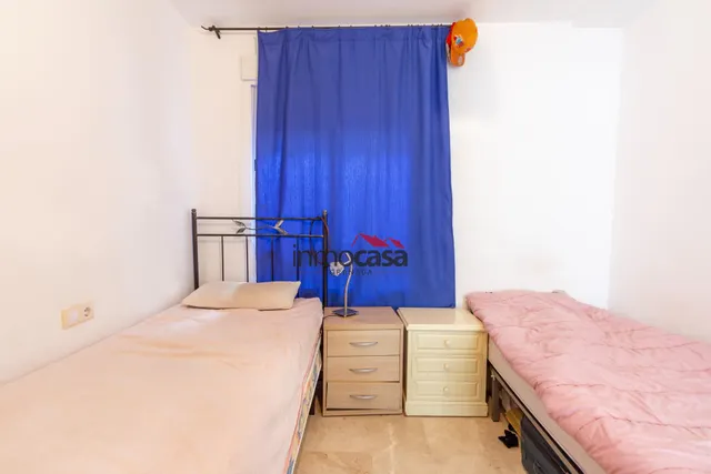 PISO EN EL CENTRO DE ARMILLA, CON GARAJE  Y TRASTERO. — 28