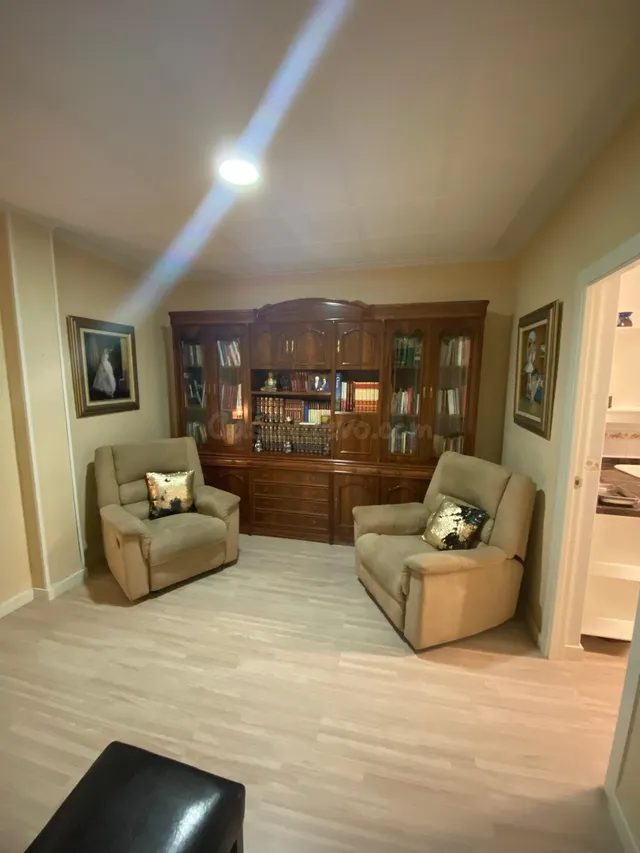 Amplia vivienda en la zona de Carolinas Bajas. - foto 5