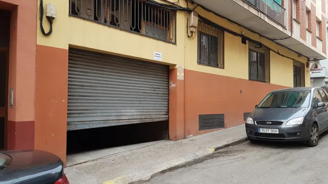 PK EN VENTA PARA MOTO EN EL CENTRO DE SANT JOAN — 2
