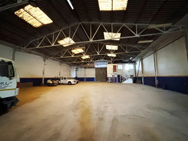 Espectacular Nave de 1.200m2 en La Mina - Pacheco y Torrens