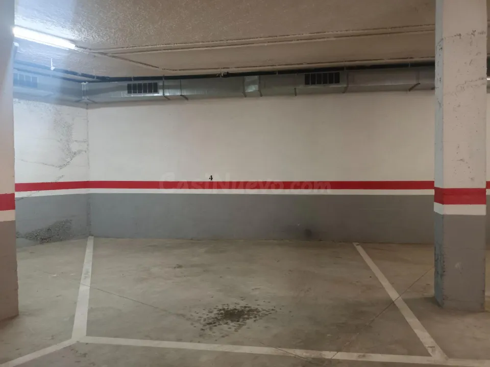 Plaza parking coche, en venta, 21 m2 céntrica.