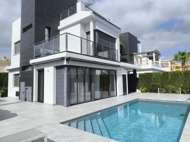 Villa Independiente en Orihuela Costa