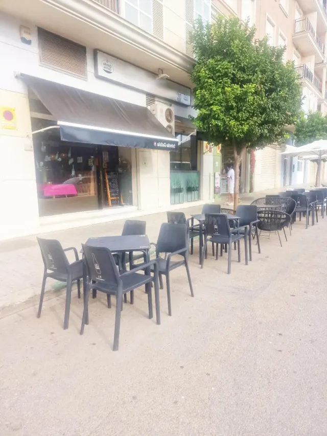 Bocatería en traspaso en Massanassa. 2 terrazas, cocina equi