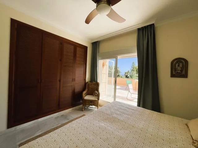 Villa en venta en Nueva Andalucía, Marbella, con vistas al mar y cerca de Puerto Banús — 38