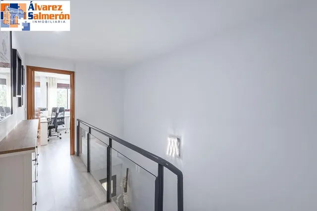 Amplia casa de 182 m2 con patio, gran sótano y a menos de 5 minutos del metro — 23