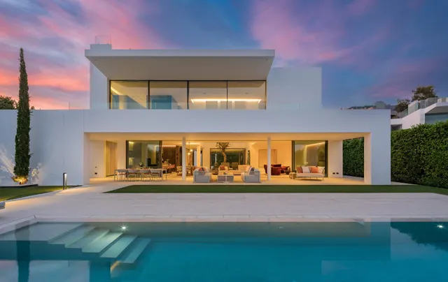 Sofisticada villa con vistas al mar en la Milla de Oro, Marbella — 4