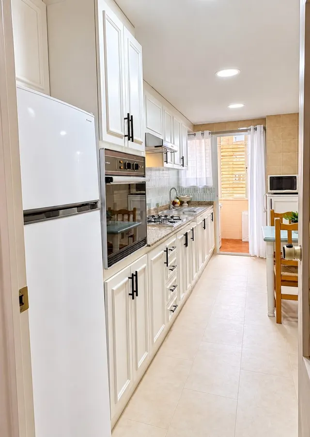 Piso reformado de 4 habitaciones y 2 baños en Malilla — 4