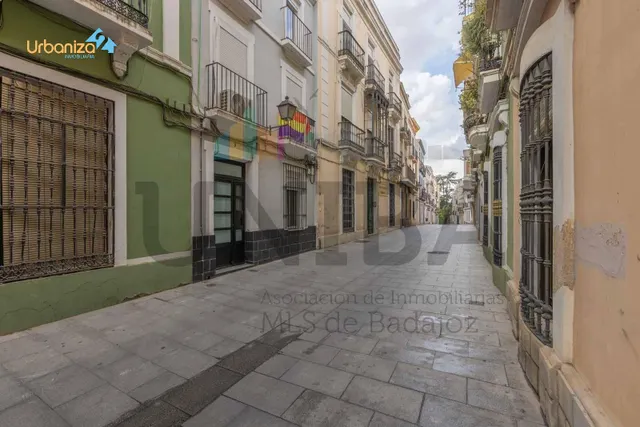 Piso totalmente reformado en el casco antiguo, junto a puerta palmas — 26
