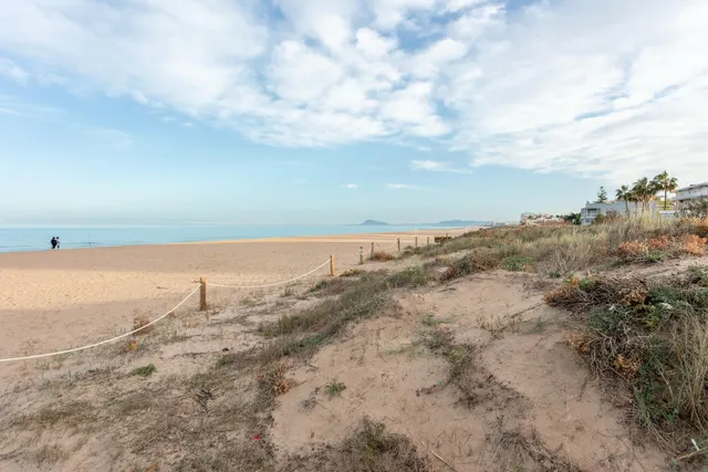 Vive el mar desde casa: parcela exclusiva en primera línea de playa en Xeraco — 35