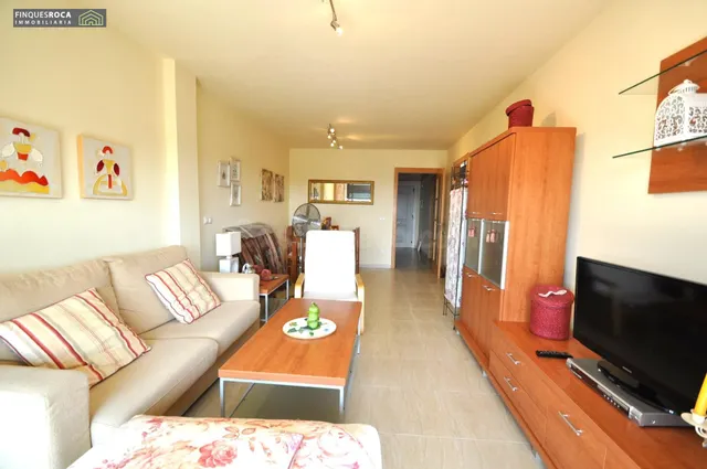 Ático de 2 habitaciones con vistas al mar, parking y piscina - foto 2