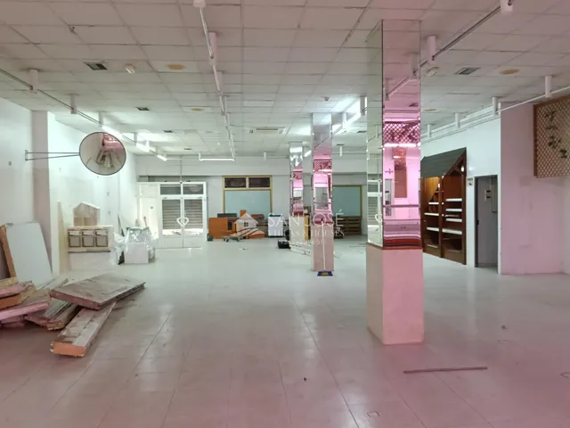 Se vende local comercial con sotano preparado para supermercado en buena zona de Aspe — 10