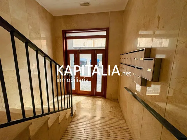 ¡Vive en el corazón de Xàtiva! Amplio piso esquinero de 4 ha - foto 3
