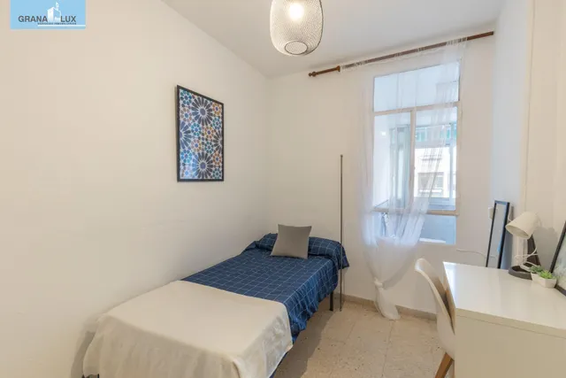 Piso ideal para inversión con alta rentabilidad junto a facultades de  Cartuja en Granada — 26