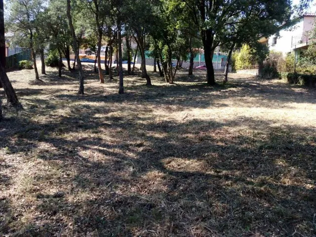 A 7 KM DE LA PLAYA DE BLANES --  se venden parcela — 10