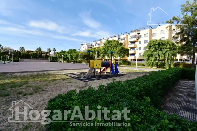 Playa a escasos 100 metros en este luminoso apartamento con terraza y piscina — 36
