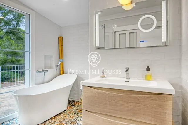Casa con piscina y jardín en Sant Jordi d'Alfama — 24