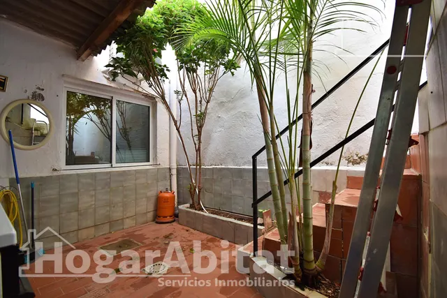 CASA CON TERRAZA Y VISTAS DESPEJADAS A LA MONTAÑA — 40