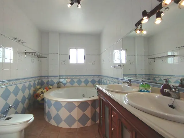 Chalet exclusivo con vistas a la Laguna de la Sal en Torrevieja — 21