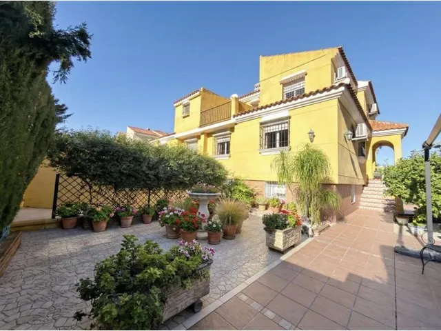 Chalet Pareado en Venta en Alhaurín de la Torre – 5 Dormitor - foto 2