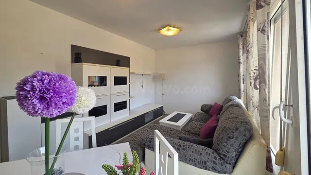 2 habitaciones y garaje cerrado, para entrar a vivir - foto 2