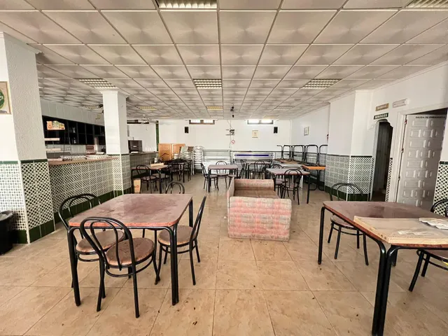 LOCAL COMERCIAL EN CABO ZERVERA. 300 M2. A 100 METROS DEL MAR. — 6
