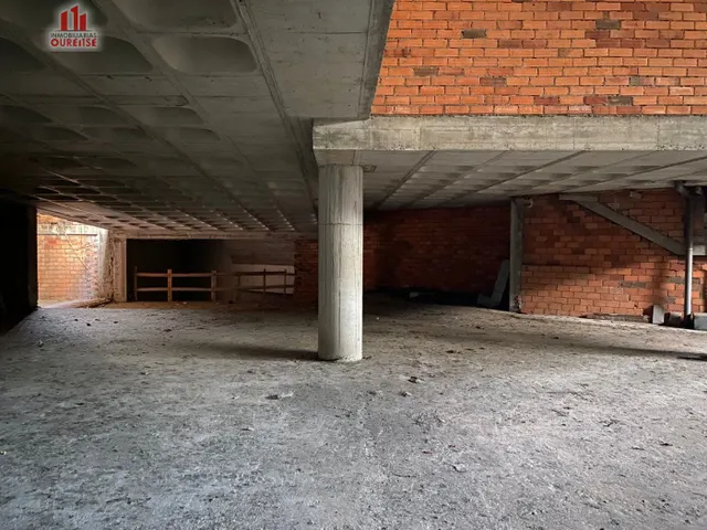 SE ALQUILA LOCAL COMERCIAL EN LA ZONA DE O COUTO — 19