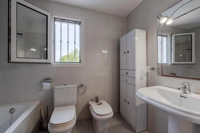 Amplia vivienda con piscina privada, terraza y garaje cerrado — 23