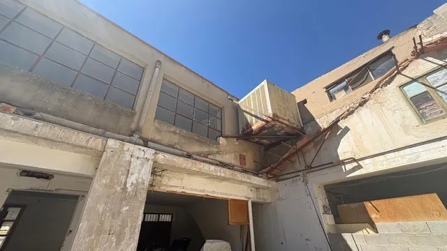 NAVE INDUSTRIAL CON MUCHAS POSIBILIDADES — 10