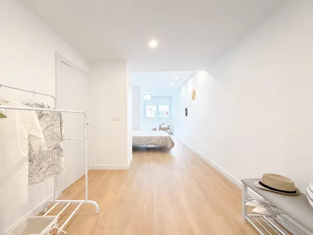 SE VENDE AMPLIO PISO DE DOS DORMITORIOS CON REFORMA A ESTRENAR EN ARRABAL - ZARAGOZA — 24