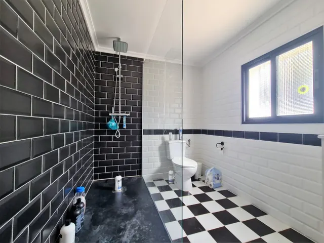PRECIOSO CHALET CON PISCINA, CASA DE INVITADOS Y GRANDES TERRAZAS JUNTO A LLÍRIA — 13