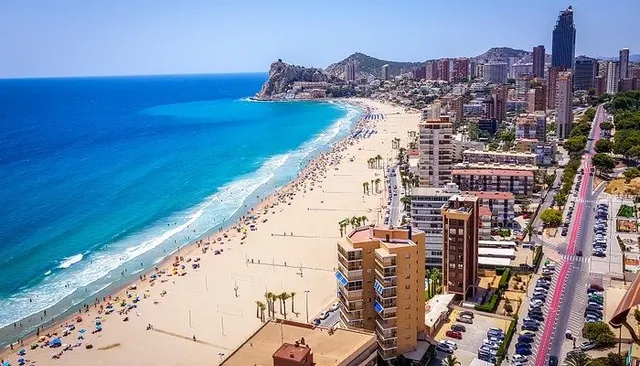 Villa de 5 dormitorios con piscina privada y sótano a la venta en Finestrat — 17