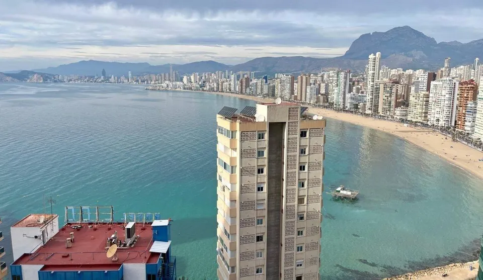 Espectacular piso reformado con diseño y calidad,  con vistas impresionantes al mar y Benidorm.