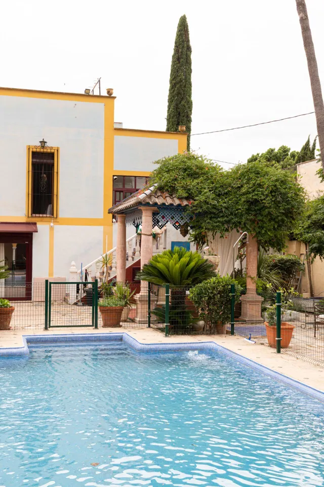 Ponemos a la venta este precioso y peculiar chalet con piscina privada. — 18