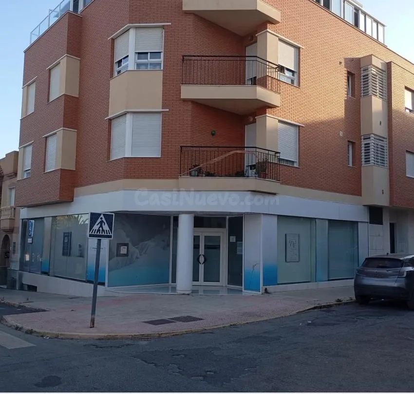Local en venta en Santa María del Aguila, Almería.
