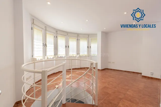 FANTÁSTICO TRÍPLEX EN CÁJAR: UNA VIVIENDA LLEVA DE AMPLITUD  - foto 3