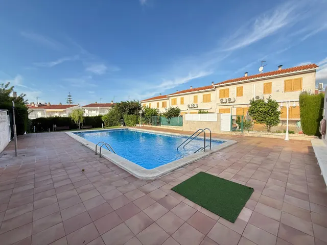 Magnífica casa adosada de 3 habitaciones, jardin privado de 30m2 y con piscina comunitaria — 12