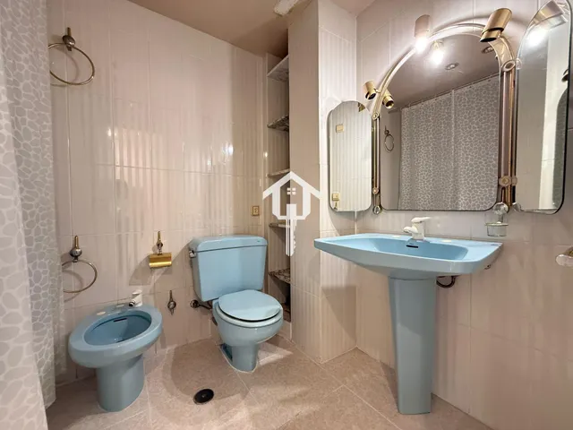 Piso en venta en Alicante. 85m2, 3 habitaciones, 1 baño con bañera, tercera planta con ascensor. zona de campoamor — 29