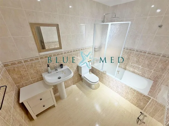 Apartamento reformado con amplia terraza y piscina comunitaria en la cumbre — 11