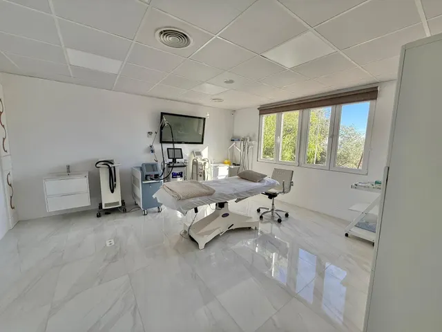 CLINICA recién REFORMADA y 100% EQUIPADA — 14