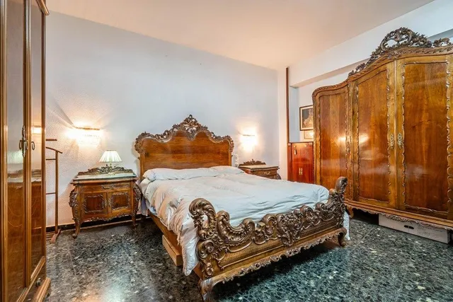 Pisazo en venta en calle Obispo Hurtado — 45