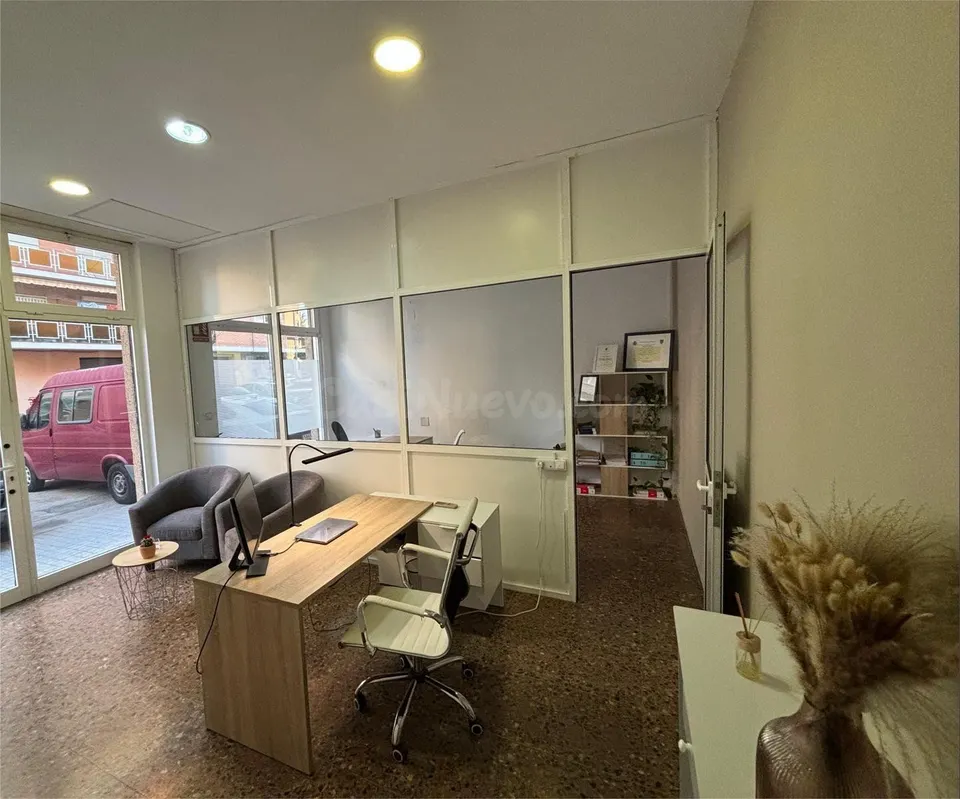 LOCAL COMERCIAL VACÍO  DE 33 METROS EN ALBORAYA IDEAL PARA DESPACHO