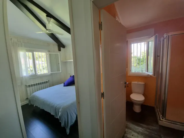 Maravillosa casa con jardín mas casa invitados — 25