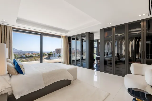 Spectacular Contemporary Villa with Exquisite Quality and Beautiful Views — 29