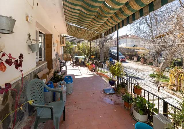 Casa en esquina con amplios espacios en Belicena, Vegas del Genil — 32